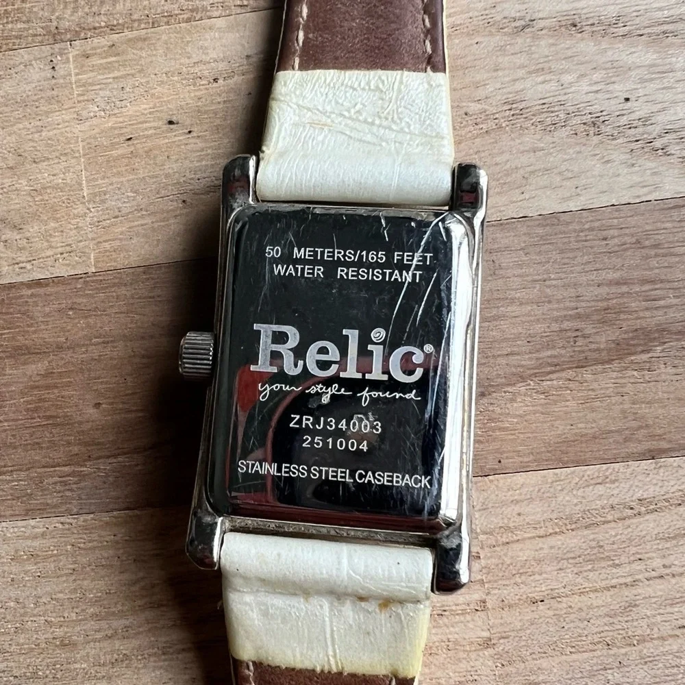 Relic ladies rectangular silver tone fashion watch NEW BATTERY